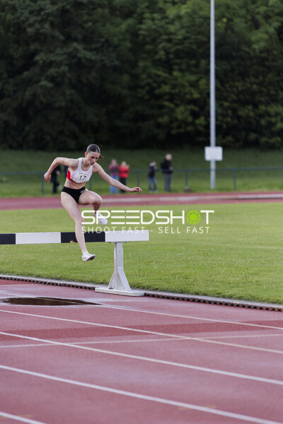 Athletin mit Startnummer 17