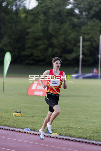 Läufer mit Startnummer 252