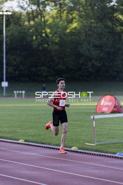Läufer mit Startnummer 20