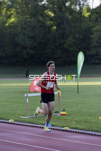 Läufer mit Startnummer 13