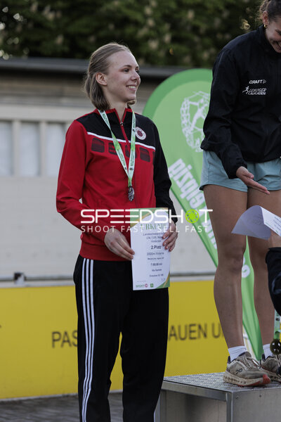 Athletin bei Siegerehrung