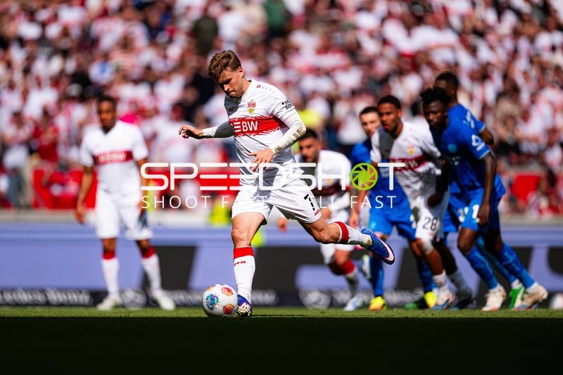 Aktion von Maximilian Mittelstädt (7; VfB Stuttgart) in der MHP Arena