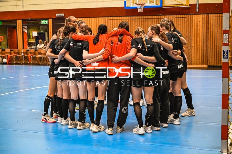 Szene mit Chiara Lavinia Rohr (65; TV Hannover-Badenstedt U19) und Teamkollegen