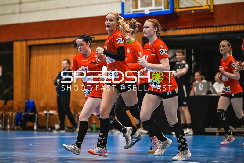 Szene mit Lea Marotzke (81; TV Hannover-Badenstedt U19) und Teamkollegen