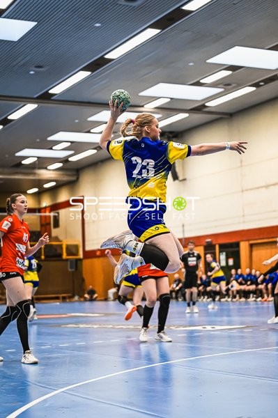Szene mit Tessa Pieperjohanns (28; Buxtehude SV U19) und Jule-Marie Jördens (41; TV Hannover-Badenstedt U19)