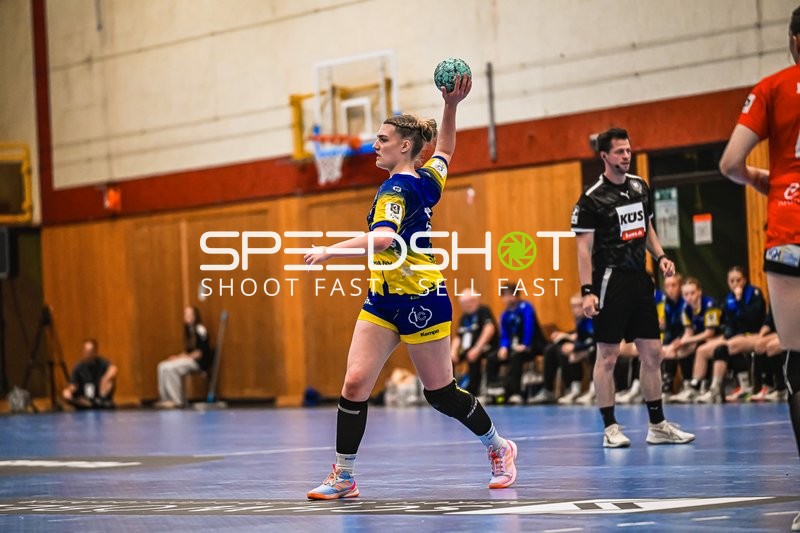 Szene mit Enna Lene Oberländer (24; Buxtehude SV U19) und Nelli Scharf (4; TV Hannover-Badenstedt U19)