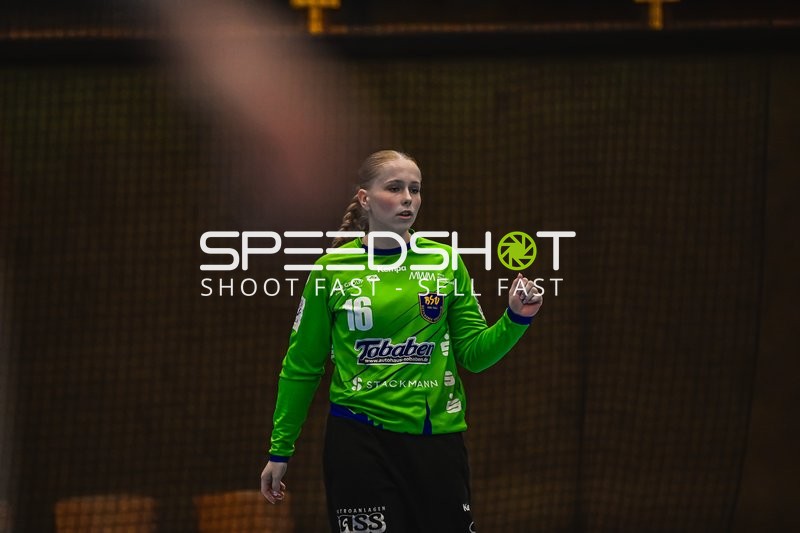 Torwart Marleen Wiegard (16; TV Hannover-Badenstedt U19) in Aktion