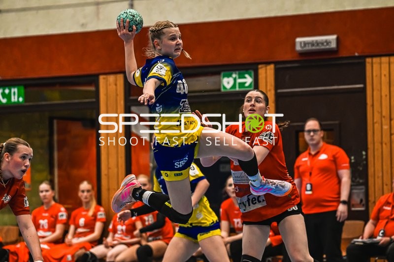 Szene mit Leni Stolle (46; Buxtehude SV U19) und Anni Warmboldt (6; TV Hannover-Badenstedt U19)