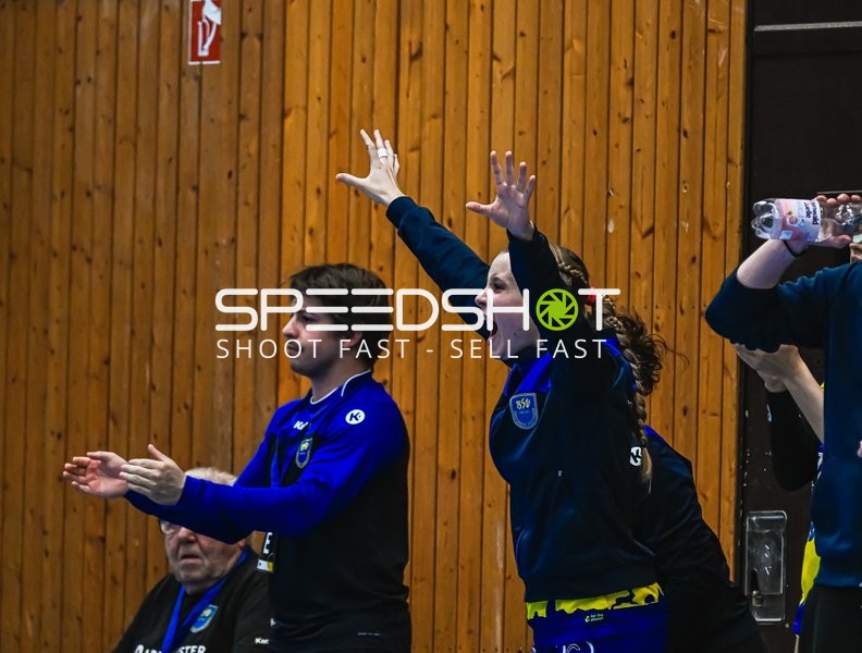 Szene mit Carlotta Behrens (1; Buxtehude SV U19) und Sarah-Lena Roy (2; Buxtehude SV U19)