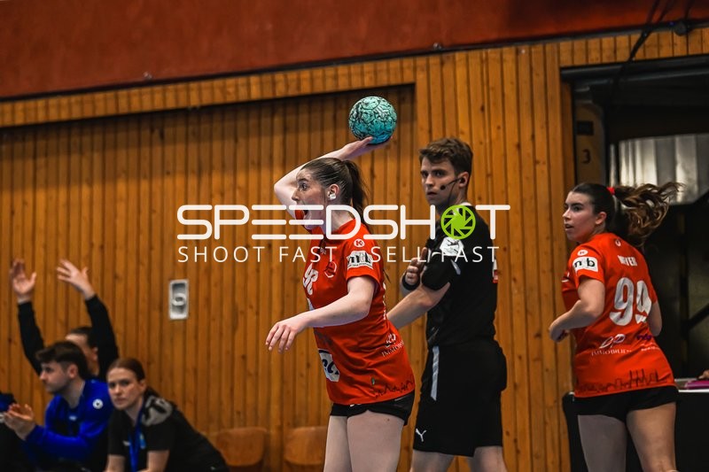 Szene mit Nelli Scharf (4; TV Hannover-Badenstedt U19) und Hanna Meyer (99; TV Hannover-Badenstedt U19)