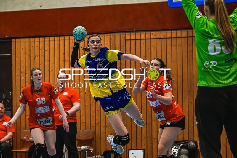 Szene mit Lina Steinecke (16; Buxtehude SV U19) und Minou Pohlai (98; TV Hannover-Badenstedt U19)