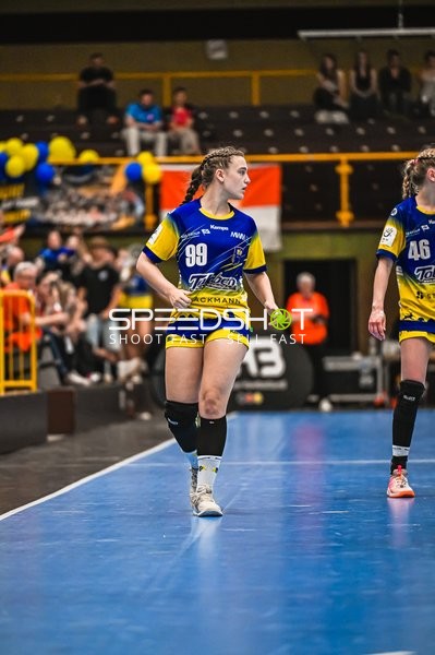 Szene mit 99; Buxtehude SV U19 und Leni Stolle (46; Buxtehude SV U19)