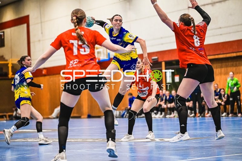 Szene mit Lea-Sophie Graich (73; TV Hannover-Badenstedt U19) und 23; Buxtehude SV U19