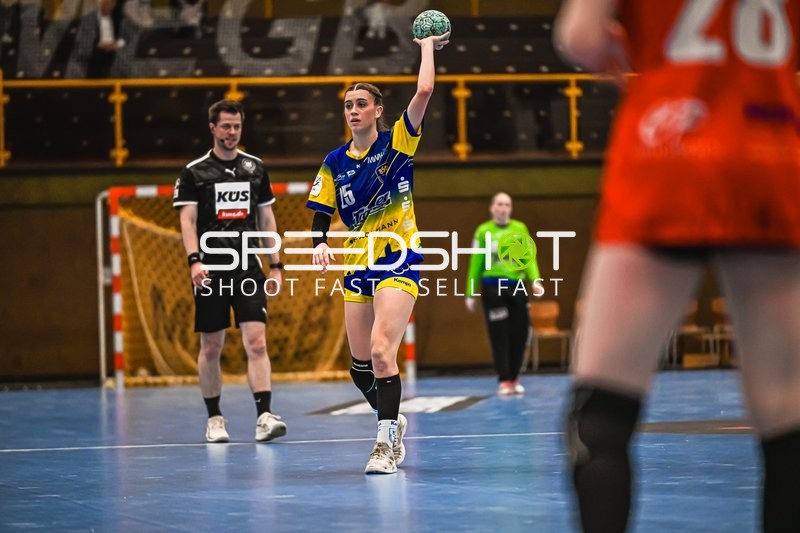 Szene mit 15; Buxtehude SV U19 und Enna Lene Oberländer (24; Buxtehude SV U19)