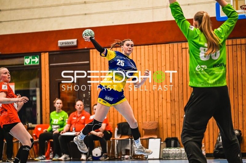 Szene mit Siri Kuhnert (25; Buxtehude SV U19) und Torwart