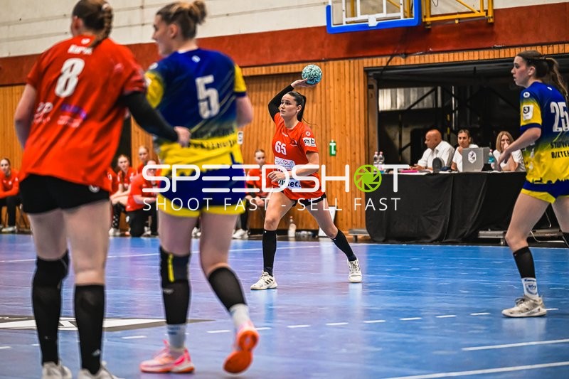 Szene mit Chiara Lavinia Rohr (65; TV Hannover-Badenstedt U19) und Carlotta Fröhlich (5; Buxtehude SV U19)
