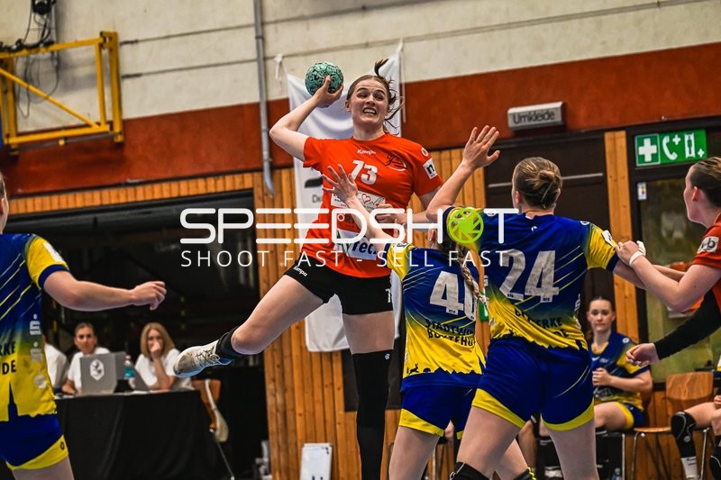 Szene mit Lea-Sophie Graich (73; TV Hannover-Badenstedt U19) und Gegnerinnen