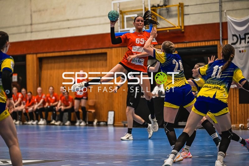 Szene mit Chiara Lavinia Rohr (65; TV Hannover-Badenstedt U19) und 26; Buxtehude SV U19