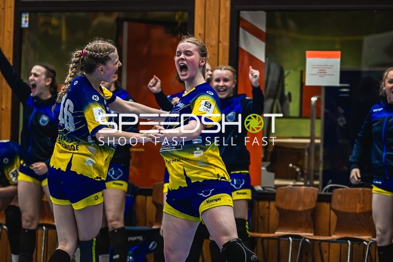 Jubel von Lina Steinecke (16; Buxtehude SV U19) und Lolle Ida Schlemminger (8; Buxtehude SV U19)