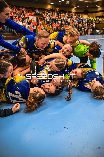Jubel von Carlotta Fröhlich (5; Buxtehude SV U19) und Team