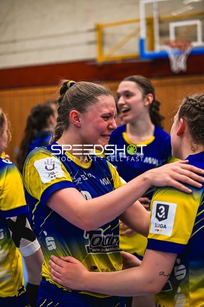 Szene mit 6; Buxtehude SV U19 und Siri Kuhnert (25; Buxtehude SV U19)