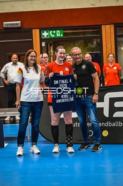 Ehrung für Nele Kurok (8; TV Hannover-Badenstedt U19) in der Weststadthalle