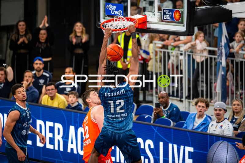 Dunk von Osun Osunniyi (12; MLP Academics Heidelberg) im Saisonfinale