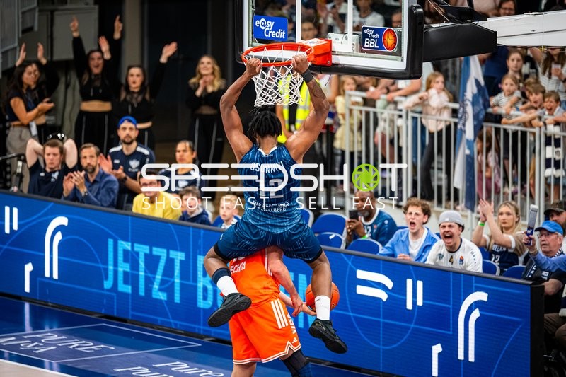 Dunk von Osun Osunniyi (12; MLP Academics Heidelberg) im Saisonfinale