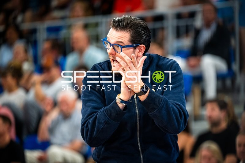 Cheftrainer Carlo Finetti (999; MLP Academics Heidelberg) in Aktion