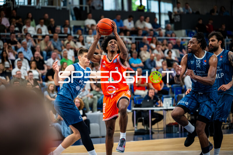 Saisonfinale BBL: 3; Rasta Vechta gegen Osun Osunniyi (12; MLP Academics Heidelberg) und Team