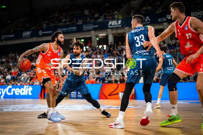 Saisonfinale BBL: Tevin Brown (10; Rasta Vechta) gegen Marcel Keßen (15; MLP Academics Heidelberg)