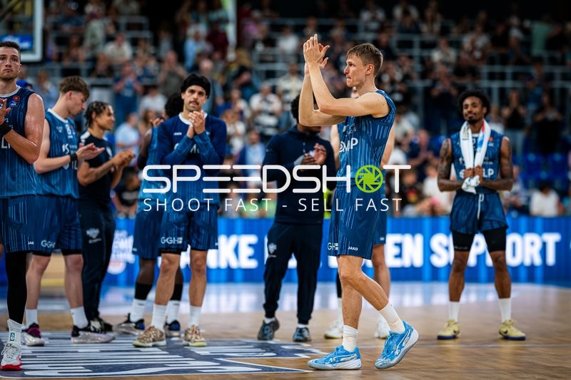 Applaus für Ryan Mikesell (33; MLP Academics Heidelberg) und Teamkollegen