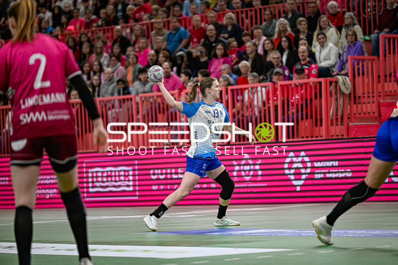Szene mit Alicia Soffel (13; Sport-Union Neckarsulm) und Selina Lindemann (2; TuS Metzingen)