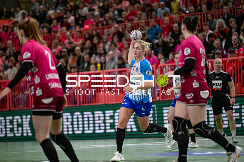 Szene mit Kim Hinkelmann (5; Sport-Union Neckarsulm) und Alicia Soffel (13; Sport-Union Neckarsulm)