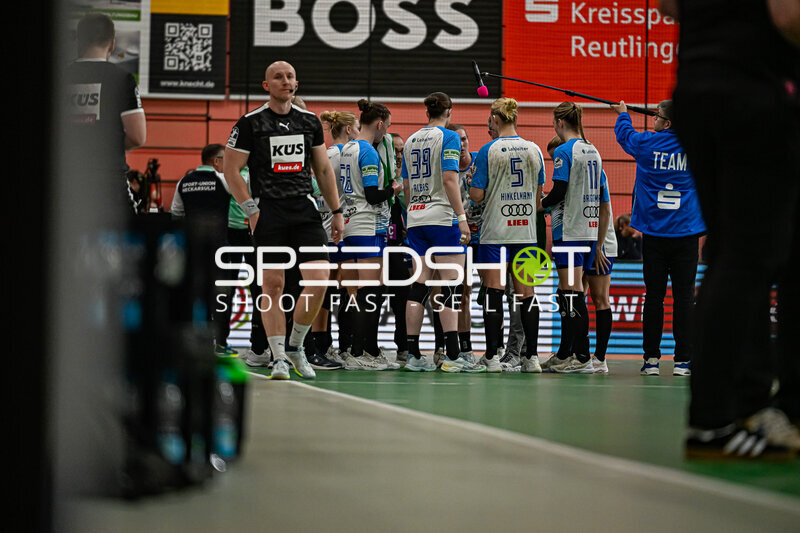 Szene mit Kim Hinkelmann (5; Sport-Union Neckarsulm) und Teamkollegen