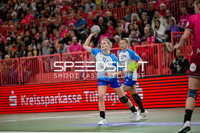 Szene mit Antje Döll (29; Sport-Union Neckarsulm) und Lynn Holtman (17; Sport-Union Neckarsulm)