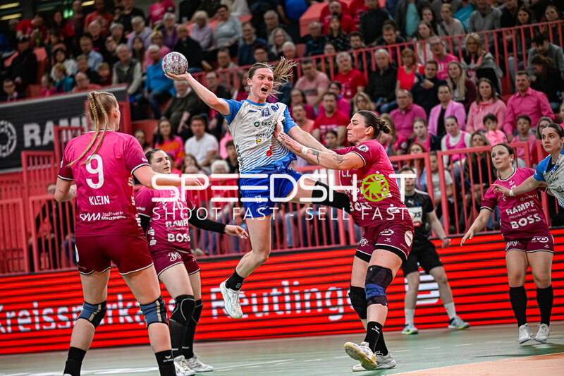Szene mit Alicia Soffel (13; Sport-Union Neckarsulm) und Merle Albers (39; Sport-Union Neckarsulm)