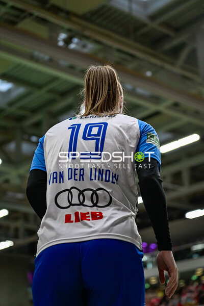 Szene mit Iva van der Linden (19; Sport-Union Neckarsulm) in der Paul Horn-Arena