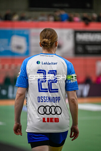 Szene mit Meret Ossenkopp (22; Sport-Union Neckarsulm) in Aktion