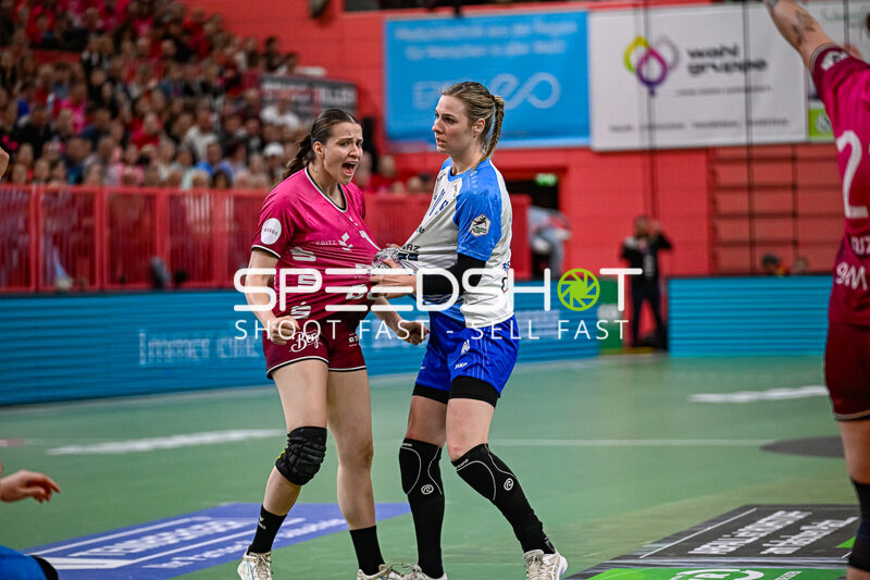 Szene mit Annefleur Bruggeman (11; Sport-Union Neckarsulm) und Spieler von Team Person 10857