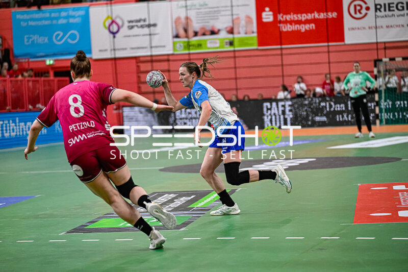 Szene mit Alicia Soffel (13; Sport-Union Neckarsulm) und Ida Petzold (8; TuS Metzingen)