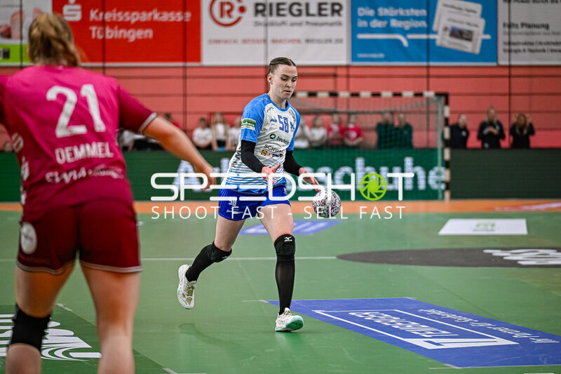 Szene mit Lilli Holste (58; Sport-Union Neckarsulm) und Svenja Demmel (21; TuS Metzingen)
