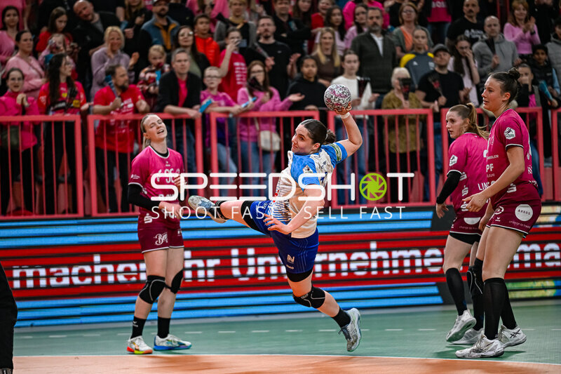 Szene mit Merle Albers (39; Sport-Union Neckarsulm) und Gegnerinnen