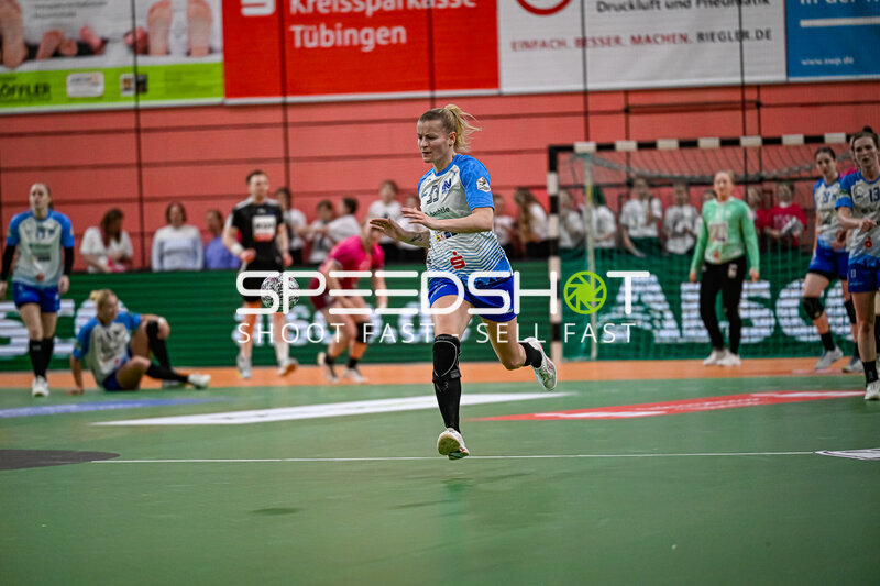 Antje Döll (#29, Sport-Union Neckarsulm) im Angriff gegen TuS Metzingen