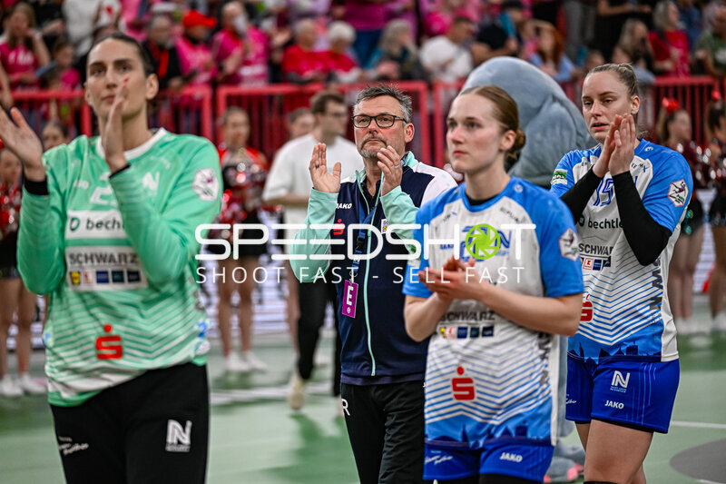 Szene mit Lena Ivancok (29; Sport-Union Neckarsulm) und Team