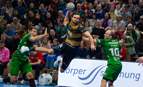 Sebastian Gress (25; HC Elbflorenz Dresden) und 10; Die Eulen Ludwigshafen in Aktion