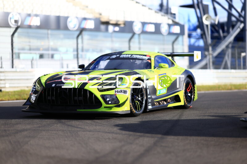 Rennwagen mit Startnummer 11 am Nürburgring