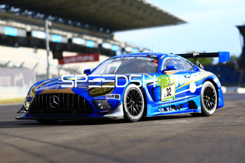 Rennwagen beim 24h Nürburgring