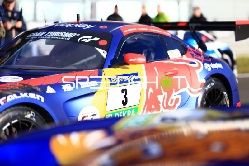 Startaufstellung beim 24h Nürburgring