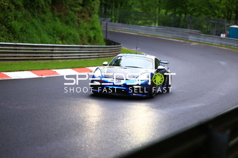 Blauer Porsche 718 Cayman GT4 RS #455 auf der Nordschleife